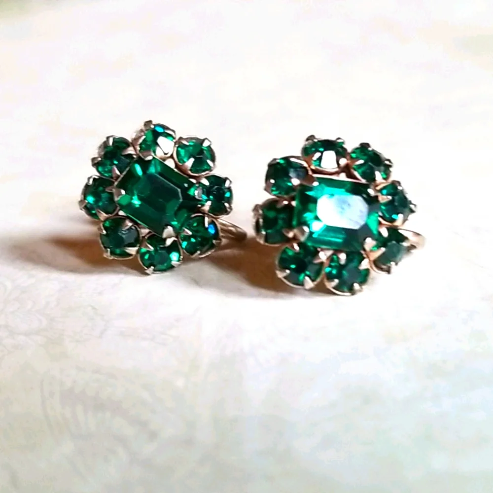 Vintage Simulated Emerald Gold Tone Screw Back Earrings